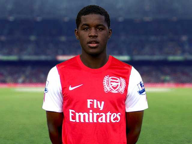 Campbell hiện đang thuộc biên chế Arsenal