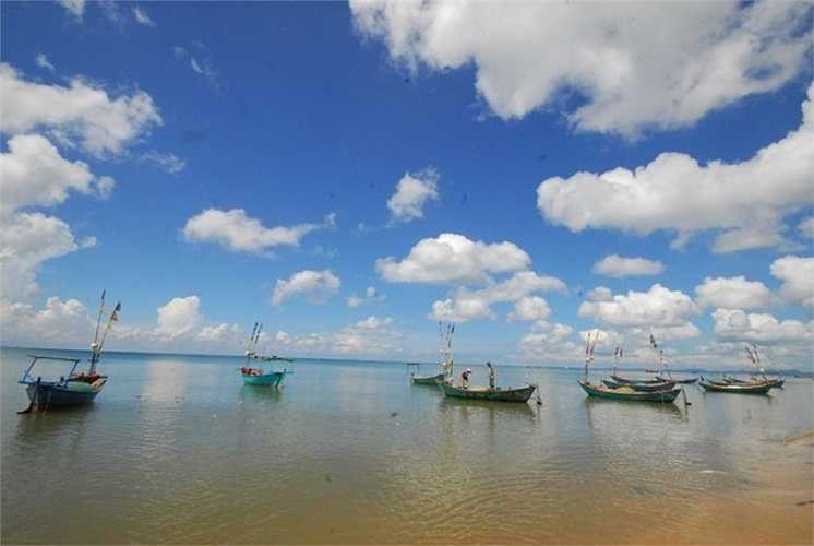 Phú Quốc nằm ở điểm cực nam tổ quốc được đánh giá là có tiềm năng cao trong nhiều lĩnh vực, đặc biệt là đánh bắt thủy hải sản. Hòn đảo Phú Quốc càng ngày càng khẳng định được vị thế của mình nhờ sự đầu tư đúng đắn của nhà nước và chính phủ.