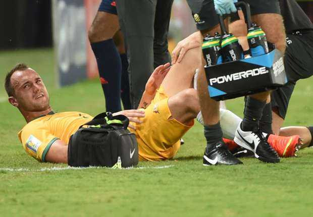 Ivan Franjic của Australia phải sớm nói lời chia tay World Cup vì chấn thương