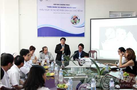 bé Thiện Nhân, chú lính chì, khuyết tật, phẫu thuật, sinh dục, Đà Nẵng, Sản Nhi