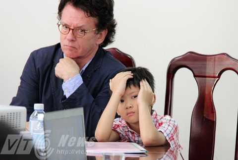 bé Thiện Nhân, chú lính chì, khuyết tật, phẫu thuật, sinh dục, Đà Nẵng, Sản Nhi