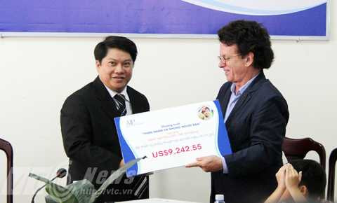 bé Thiện Nhân, chú lính chì, khuyết tật, phẫu thuật, sinh dục, Đà Nẵng, Sản Nhi