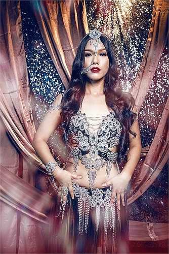 Từ đầu chương trình, hầu như đêm nào Phương Vy làm cũng xuất sắc. Chính chính vì vậy, đêm Chung kết là một áp lực rất lớn đối với cô ca sỹ trẻ nhưng tài năng này.