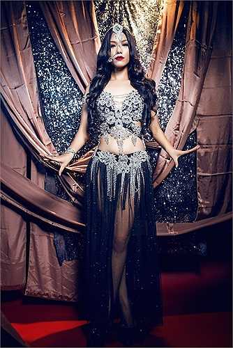 Ngay sau được công bố là 1 trong hai thí sinh vào đêm chung kết, Phương Vy không kịp nghỉ ngơi cho lại sức do đêm nhạc trước cô đa mất quá nhiều sức để vừa hát vừa nhảy hoàn hảo. Phương Vy tiếp tục lao vào tập luyện cho 4 tiết mục sẽ trình diễn trong đêm chung kết.