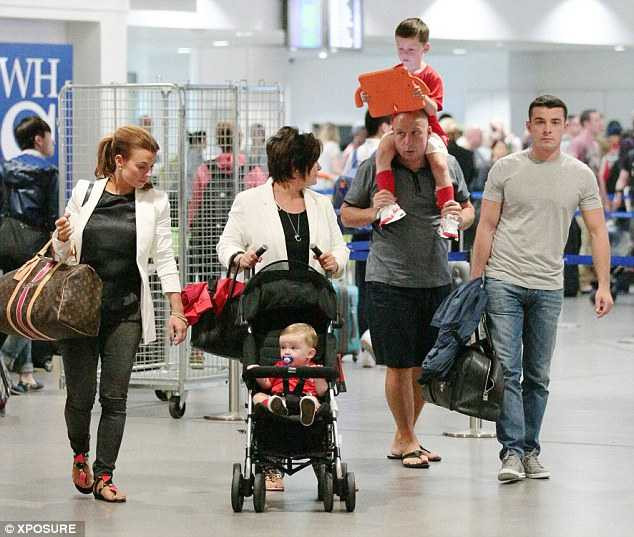 Rooney được vợ con sang tận Brazil 'tiếp lửa'