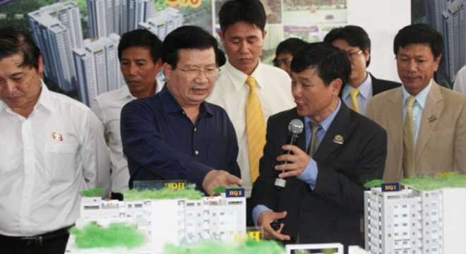 Bộ trưởng Bộ Xây dựng Trịnh Đình Dũng thăm một dự án nhà ở <a href='https://vtcnews.vn/xa-hoi.2.0.html' >xã hội</a> tại TP.HCM