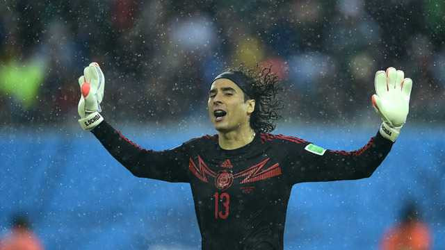 Guillermo Ochoa - Người hùng của tuyển Mexico