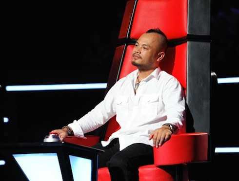 giam khao bi phan doi