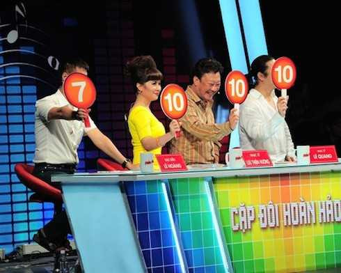 giam khao bi phan doi