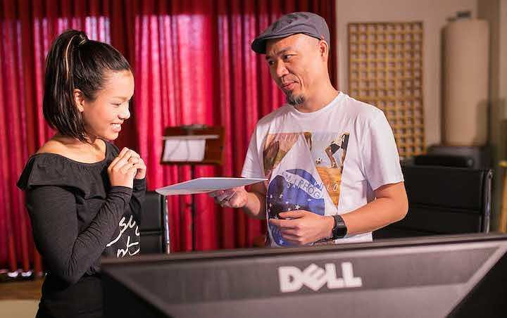 Phương Vy lại tiếp tục được nhạc sỹ Huy Tuấn chọn cho một ca khúc Swing Jazz sôi động. Cô chia sẻ: 'Vy mong rằng mình có thể trình diễn ca khúc một cách tươi vui và dễ thương trên sân khấu'.