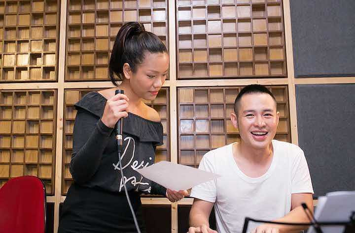 Hoàng Hải hết lời khen ngợi Phương Vy: 'Đối với Hoàng Hải, Phương Vy là một hình mẫu ca sĩ lý tưởng và hoàn hảo. Các tiết mục Phương Vy trình diễn trên sân khấu 'Tuyệt đỉnh tranh tài' luôn hấp dẫn cũng như để lại ấn tượng mạnh mẽ trong lòng khán giả. Các tiết mục của Phương Vy được dàn dựng rất công phu, không chỉ đẹp về phần nghe mà còn là phần nhìn nữa'.