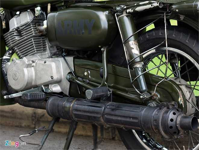 Cặp ống pô được chế tác từ thép với lớp sơn mờ tĩnh điện, phát ra âm thanh rất đặc trưng