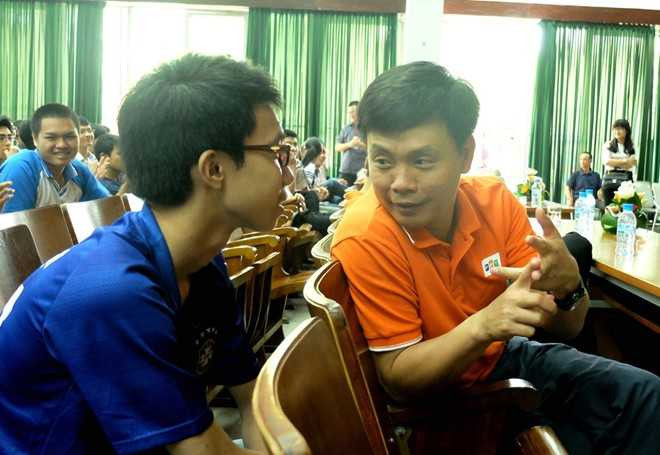 Không coi trọng bằng cấp, điểm số, anh Tuấn cho rằng các bạn sinh viên nên đi làm thêm để trau dồi kinh nghiệm thực tế trước khi tốt nghiệp.