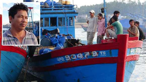  Thuyền trưởng Võ Nhị và tàu cá QNg 90479 TS của ông Võ Văn Lựu