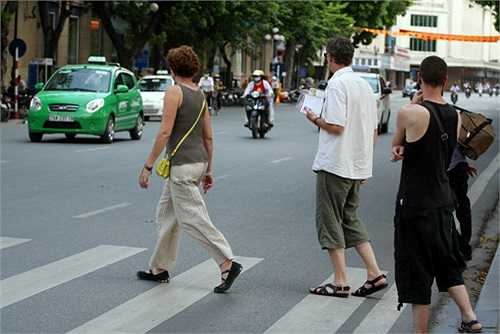 Không có thứ gì được gọi là lối đi dành riêng cho khách bộ hành. Nếu bạn nhìn thấy (ngoài thực tế) có một lối đi của riêng khách bộ hành, đó hẳn là phép lạ.