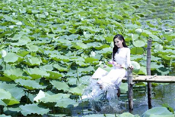 Diễm Hương sở hữu thân hình lý tưởng với chiều cao 1m71, số đo 3 vòng: 84-61-92