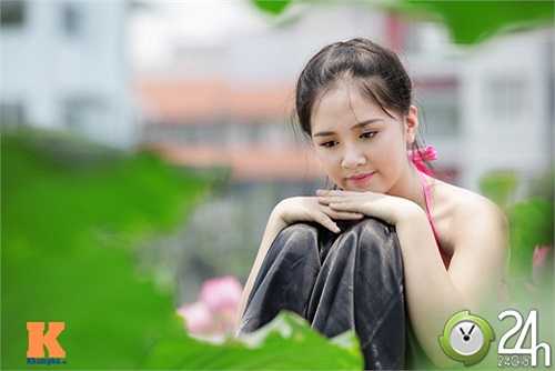Đỗ Hà Anh, cô gái 16 tuổi hiện đang là nữ sinh lớp 10, trường PTTH Hà Nội Amsterdam và là sinh viên năm nhất trường trung cấp múa (Cao đẳng nghệ thuật Hà Nội).