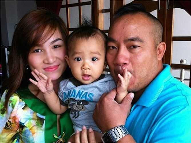 Không chỉ chiếm cảm tình của cô vợ xinh đẹp từ cách diễn xuất rất duyên của mình, Hiếu Hiền cũng tỏ ra là một người chồng, người cha chu đáo, hiền lành. Khi bé trai kháu kỉnh Panda Hiếu Nhân chào đời, hạnh phúc của cặp đôi cũng tăng lên gấp bội. Thùy Liên ngoài việc thỉnh thoảng theo chồng đi diễn thì cô tập trung làm chăm sóc cho cậu con trai và trông coi cửa hàng nho nhỏ của gia đình.