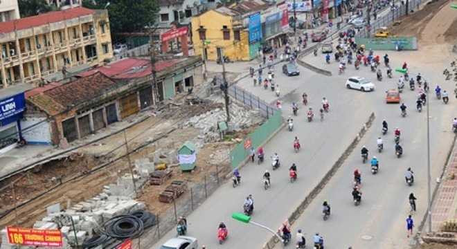 Hoàng Lan Pham: http://www.doisongphapluat.com/phap-luat/an-ninh-hinh-su/con-do-thon-noi-dien-chem-xoi-xa-nhieu-hang-xom-cua-nguoi-tinh-a37631.html