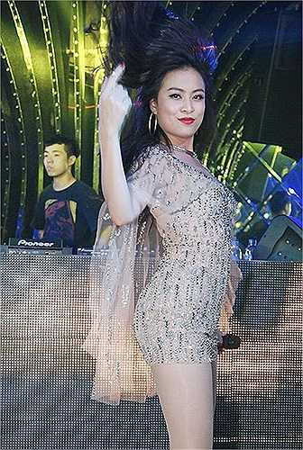 Không có nữ ca sỹ nào có thể là đối thủ của Hoàng Thùy Linh.