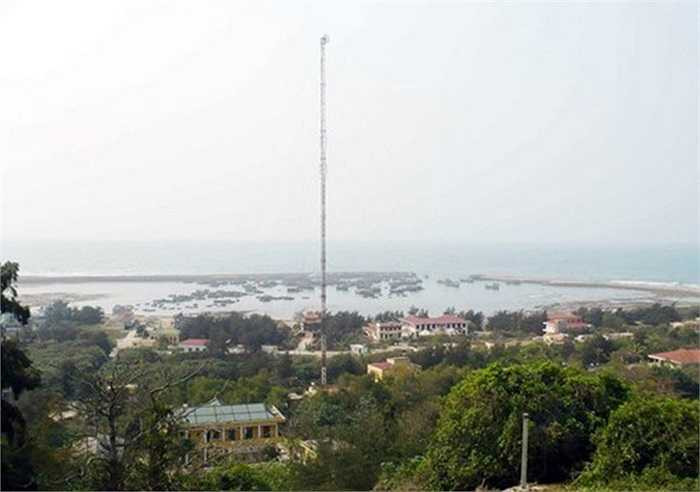 Bạch Long Vĩ (đuôi rồng trắng) là một đảo đồng thời là một huyện thuộc thành phố Hải Phòng, Việt Nam. Đây là đảo xa bờ nhất trong vịnh Bắc Bộ, nằm ở khoảng giữa vịnh. Do chưa được quy hoạch phát triển du lịch nên đảo còn rất hoang sơ. Nhưng đây chính là điểm hấp dẫn với những ai ưa thích khám phá.