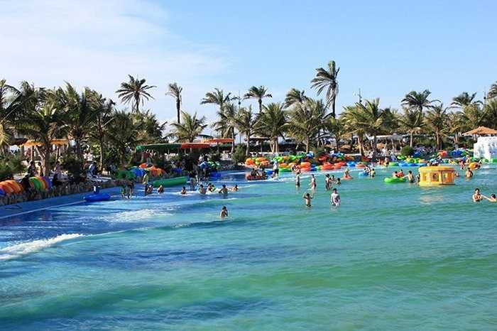 Hòn Dấu là hòn đảo nằm trong vịnh Bắc Bộ thuộc khu du lịch giải trí Đồ Sơn, thành phố Hải Phòng, Việt Nam. Đảo vẫn giữ được nét đẹp của những cánh rừng nguyên sinh bao phủ gần hết đảo. Trên đảo có nhiều di tích lịch sử như ngọn hải đăng và ngôi nhà 8 gian xây dựng từ thời Pháp, hầm xuyên đảo thời chống Mỹ, đền thờ Nam Hải Đại Vương...