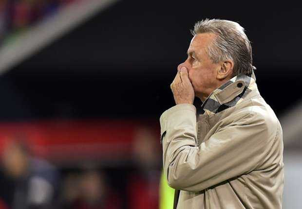 Thụy Sỹ thất bại do sai lầm chiến thuật của HLV Ottmar Hitzfeld