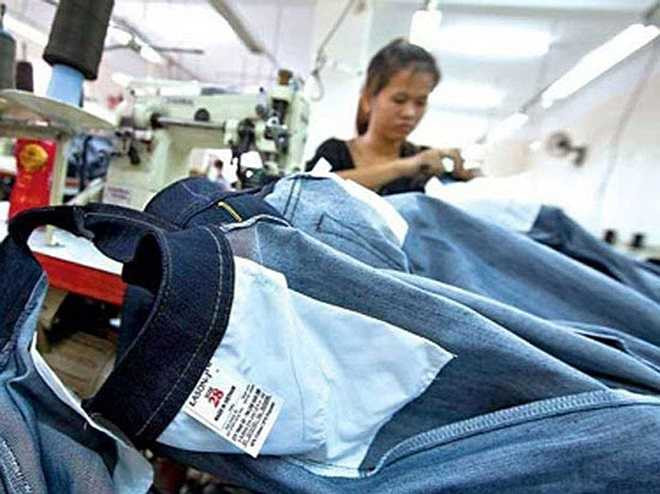 Xếp thứ hai là mặt hàng xuất khẩu chủ lực truyền thống của Việt Nam - sản phẩm dệt may - với giá trị khoảng 7,5 tỷ USD.