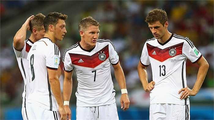 Trên sân, các cầu thủ Đức cũng bế tắc như ông thầy của mình