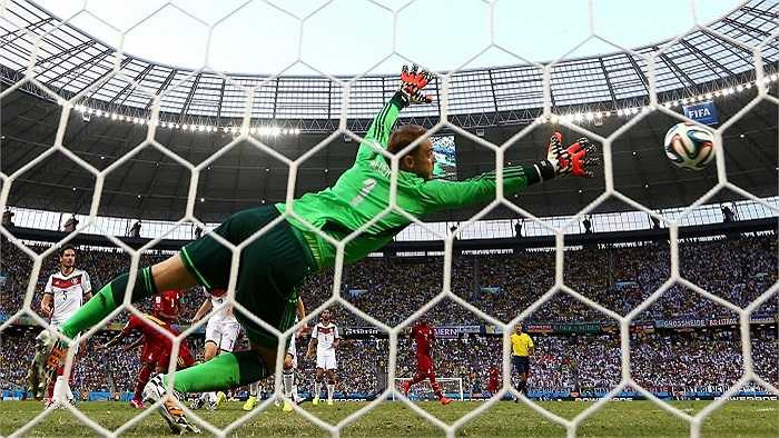 Trong trận đấu với Ghana, tuyển Đức đã để lộ ra quá nhiều điểm yếu trong lối chơi. Đặc biệt là ở những tình huống chống phòng ngự bên hai hành lang cánh.