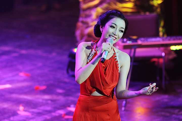 Phạm Thu Hà trở lại với 'Chuyển bến'