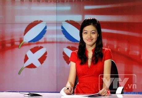 Hồng Nhung là BTV, PV sôi nổi, nhiệt huyết của bản tin 360 độ Thể thao. Năm 2008, cuộc gặp gỡ tình cờ giữa cô và nhà báo Phan Ngọc Tiến - Phó trưởng Ban Thể thao - Giải trí và Thông tin kinh tế Đài truyền hình Việt Nam đã đưa cô đến vị trí này.