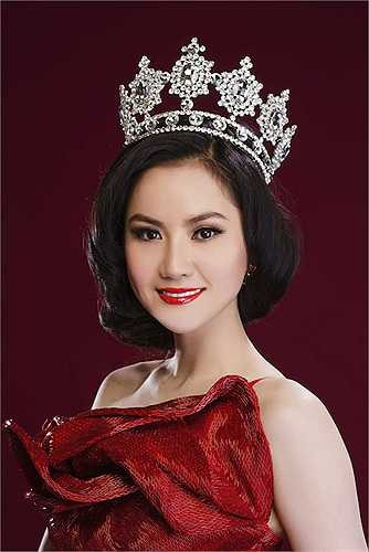 Được biết, Tristine Trâm Bùi có tên thật Bùi Nguyễn Thị Trâm, sinh năm 1986 tại Đà Nẵng và là con gái út trong một gia đình có 5 người con. Năm 2008, Trâm Bùi sang Mỹ định cư theo diện hôn nhân.