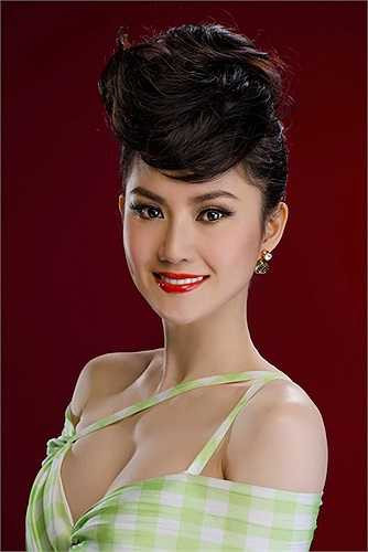 Cuối tuần qua, Trâm Bùi đã bị tòa án liên bang Mỹ tuyên án 3 năm tù giam vì tội trồng và buôn bán cần sa trái phép. Do đang mang bầu, Hoa hậu Phu nhân toàn cầu 2012 sẽ bắt đầu thi hành án từ tháng 2/2015. Không những thế, cô còn đối mặt với nguy cơ bị trục xuất.