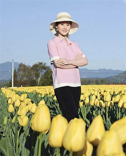 Cách phục trang khi đi du lịch quá đỗi giản dị khiến không ai nghĩ đây là một hoa hậu.