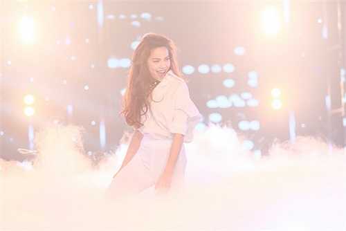 Sự kết hợp đầy ngẫu hứng này khiến khán giả cực kỳ 'no mắt, đã tai'.