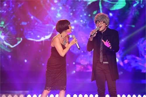 Trấn Thành sắm vai của một ông già hát về tình xưa với giọng ca chẳng thua kém ca sĩ chuyên nghiệp. 