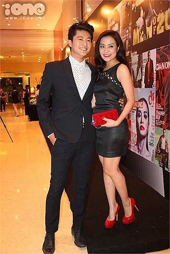 Đi dự các lễ trao giải cùng nhau.