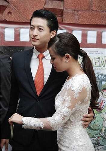 Harry Lu tỏ ra rất ân cần với 'người tình tin đồn.