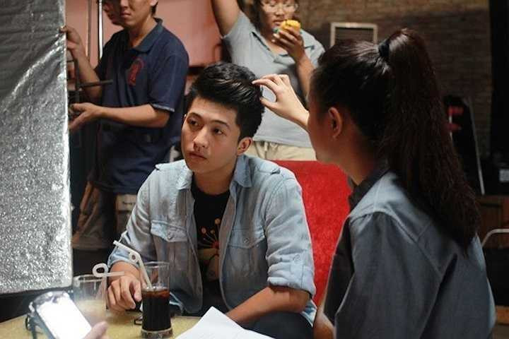 Suốt quá trình làm phim, cặp đôi này cũng chia sẻ nhiều khoảnh khắc chăm sóc cho nhau rất tình cảm.