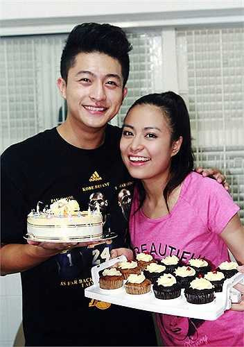 Ngoài đời thực, nữ ca sỹ và hot boy ngoại quốc cũng thường xuyên có những bức hình thắm thiết bên nhau.