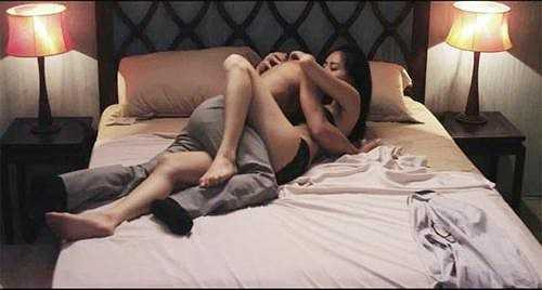 Đến Ngôi nhà trong hẻm, đả nữ tiếp tục có những cảnh ái ân nóng bỏng với diễn diễn Trần Bảo Sơn.