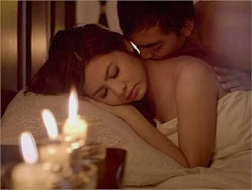 Vân Trang và Khương Ngọc cũng có cảnh nóng gây chú ý trong phim điện ảnh Scandal của đạo diễn Victor Vũ. Phân đoạn này làm người xem nóng mắt bởi những cảnh mơn trớn mà Khương Ngọc dành cho Vân Trang.