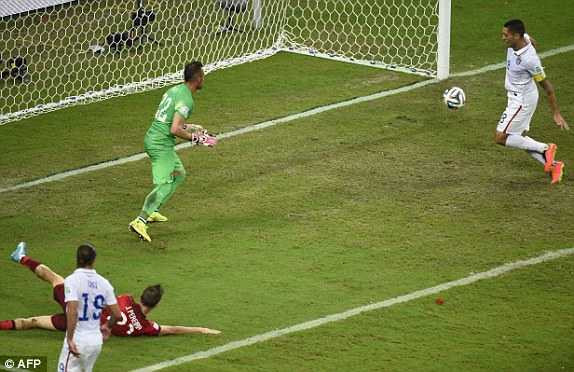 Ronaldo tràn trề thất vọng vẫn kịp cứu Bồ thoát cảnh về nước sớm