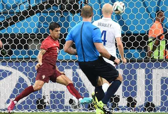 Ronaldo tràn trề thất vọng vẫn kịp cứu Bồ thoát cảnh về nước sớm