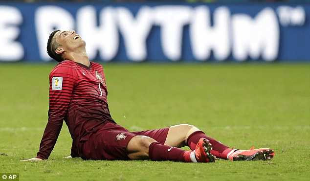 Crsitiano Ronaldo có nguy cơ phải về nước sớm sau từ vòng bảng World Cup 2014