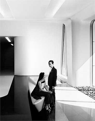 Bộ ảnh này đánh dấu sự kết hợp trở lại của vợ chồng anh nhưng ở vị trí mới - cả hai cùng làm người mẫu dưới sự chỉ đạo của một đạo diễn khác.