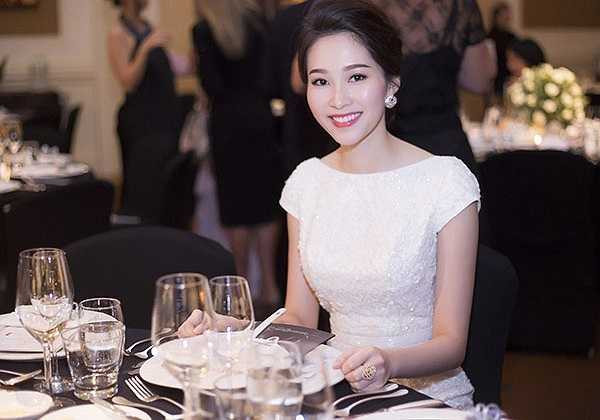 Cô chia sẻ: 'Bây giờ đang có rất nhiều người tìm đến Thảo chỉ vì Thảo đẹp, chỉ vì Thảo có danh hiệu, nhưng Thảo luôn xác định được tình cảm của Thảo với người ta như thế nào. Nếu như họ yêu tính cách con người của Thảo thì không có vấn đề gì cả, nhưng nếu họ yêu Thảo chỉ vì Thảo là Hoa hậu thì chắc chắn Thảo sẽ cảm nhận được, và mối tình đó sẽ chấm dứt'. Hiện tại Thu Thảo vẫn đi về một mình vì cô luôn muốn tìm hiểu kỹ người đàn ông sẽ yêu, trong tình yêu Thu Thảo cho biết cô rất sợ đàn ông lăng 