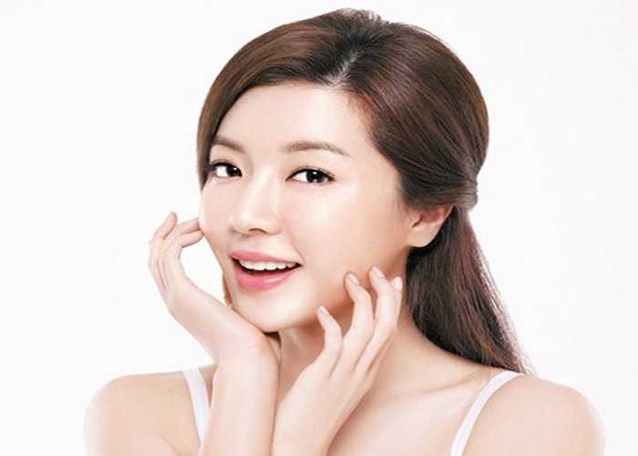 Đẹp da: Giấm có hiệu quả có thể nuôi dưỡng làn da và đẩy nhanh quá trình trao đổi chất bình thường của đường và protein trong cơ thể. Một thành phần chính của giấm là acid acetic. Axit axetic có hiệu quả có thể tiêu diệt vi khuẩn để bảo vệ da và tóc.