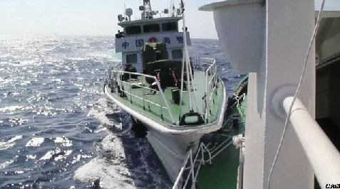 Tàu hải cảnh Trung Quốc đâm tàu Việt Nam